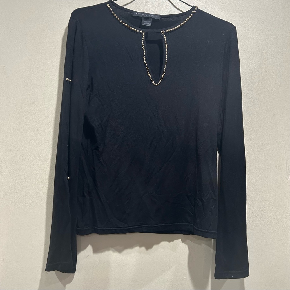 Y2K Marc by Marc Jacobs long-sleeve knit top. keyhole/teardrop neckline cutout.